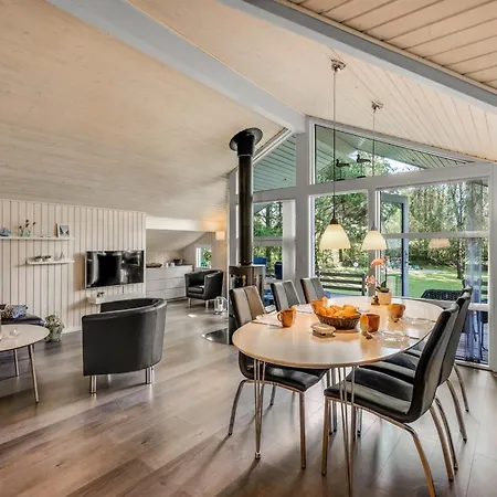 Roar - 10km From The Sea By Interhome *